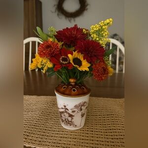 Vintage Amway Flower Vase with Ski Resort Scene